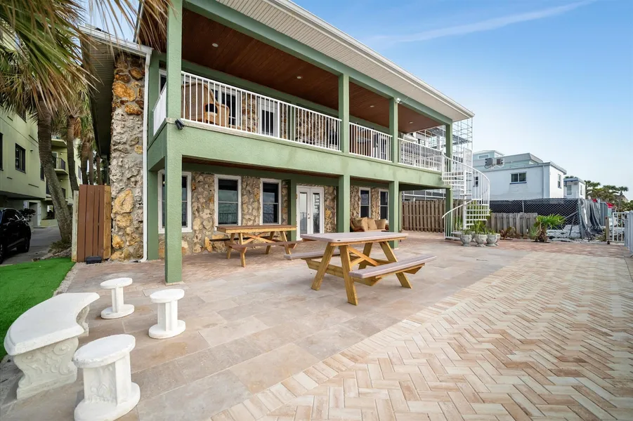 Stones Throw Beachfront Luxury Suites hotel detail image 6