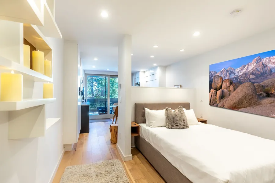 Modern Hotel-Style Studio - Timber Creek Lodge #210 by RedAwning hotel detail image 6