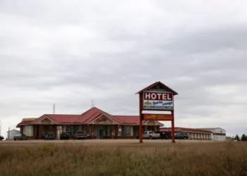 Western Budget Plus Killam Krossing hotel thumbnail 2