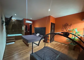 Hotel-Motel Deluxe hotel thumbnail 6