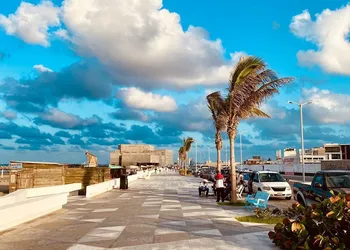 Con alberca y vista al mar 2 TV's y Netflix hotel thumbnail 3