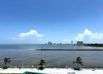 Con alberca y vista al mar 2 TV's y Netflix hotel thumbnail 8