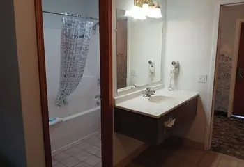 Glacier Gateway INN hotel thumbnail 5