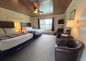 Paddler's Rest Lakeside Cabins and Hotel hotel thumbnail 4