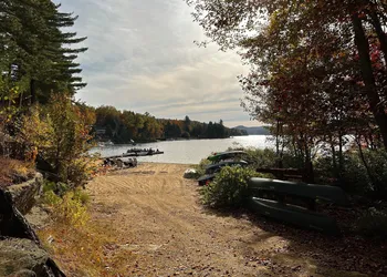 Paddler's Rest Lakeside Cabins and Hotel hotel thumbnail 7