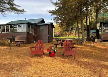 Paddler's Rest Lakeside Cabins and Hotel hotel thumbnail 8