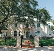 The Carriage House Inn Bed and Breakfast hotel detail image 4