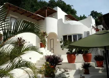 Casa Blanca hotel thumbnail 2