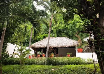 Casa Blanca hotel thumbnail 3