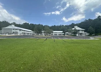 Lake Park Inn hotel thumbnail 2