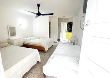 Casa De Huéspedes Walton hotel thumbnail 4