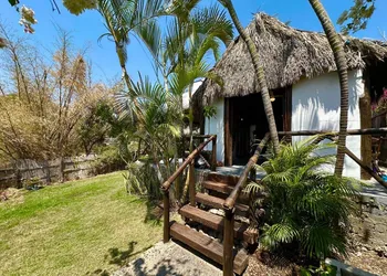 Zona Romantica Monyxbnb hotel thumbnail 4