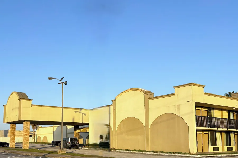Motel 19 By Capital O Baytown I-10 hotel detail image 2