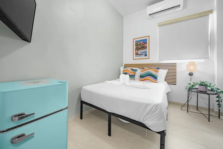 Room 2: Stylish Escape by Calle Cerra Art hotel detail image 6