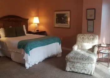 Downtown Guest Quarters Hotel hotel thumbnail 4
