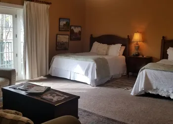 Downtown Guest Quarters Hotel hotel thumbnail 5