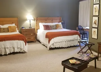 Downtown Guest Quarters Hotel hotel thumbnail 6