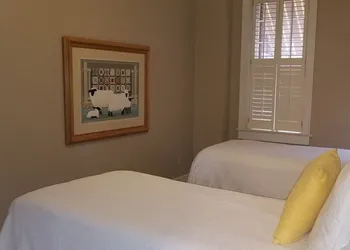 Downtown Guest Quarters Hotel hotel thumbnail 7