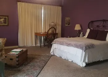 Downtown Guest Quarters Hotel hotel thumbnail 8