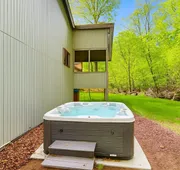 Poconos Hideaway - Woods & Wildlife hotel detail image 5
