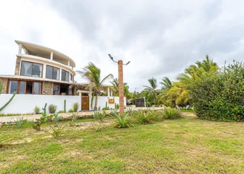 Turtle Seaview hotel thumbnail 2