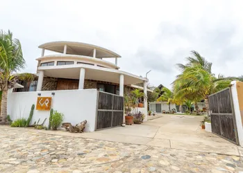 Turtle Seaview hotel thumbnail 5
