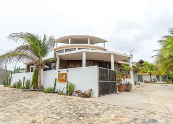 Turtle Seaview hotel thumbnail 7