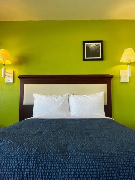 Parkside Inn by PHG - Sweetwater hotel detail image 2