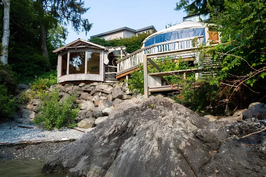 Secluded Oceanfront - Upstairs hotel detail image 2