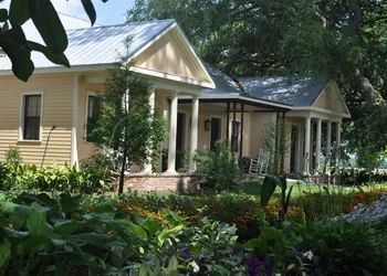 Houmas House Plantation and Gardens hotel thumbnail 2