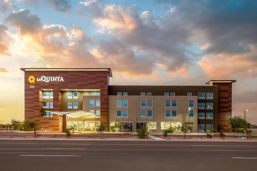 La Quinta Inn & Suites by Wyndham Phoenix West / Glendale hotel detail image 2