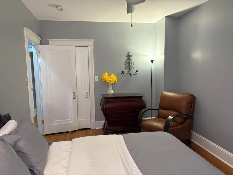 The Elegant Spring House Loft hotel detail image 6