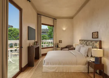 El Cortes hotel thumbnail 4