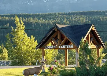Lodge and Lantern hotel thumbnail 2