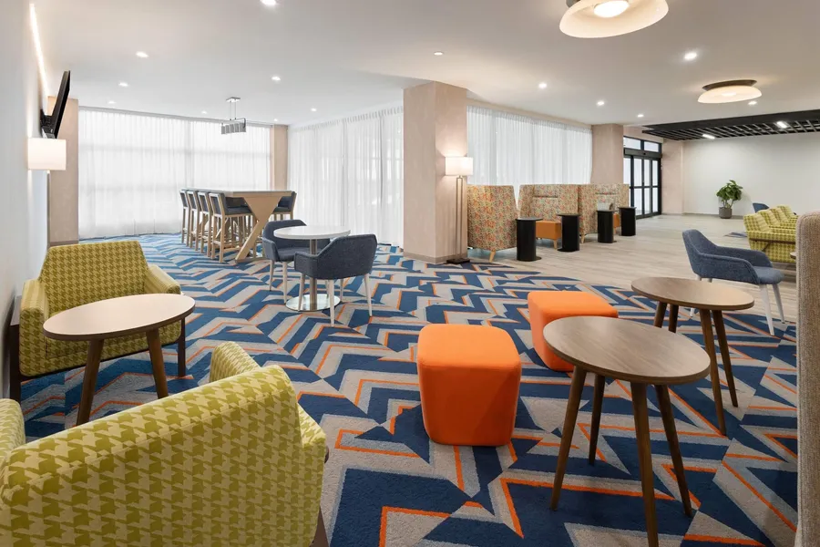 La Quinta Inn & Suites By Wyndham Queens NYC/JFK AirTrain hotel detail image 6