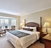 The Birch Ridge: English Gentleman's Room #9 - King Suite In Killington, Vermont. Hot Tub. 1 Bedroom Home hotel detail image 5