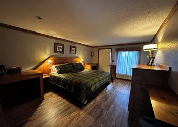 Three Bear Lodge hotel thumbnail 2