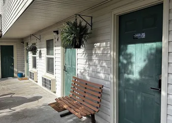 Three Bear Lodge hotel thumbnail 3