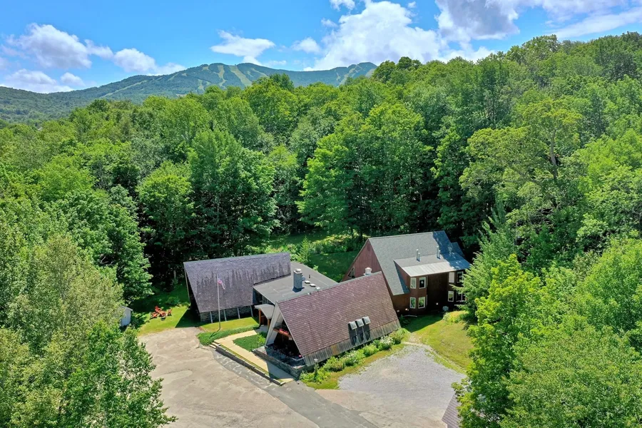 Rent An Inn! Takeover The Birch Ridge W/ Your Group. Mountain Lodge: 11 Rooms, Bar, Fireplace. 28ppl 11 Bedroom Home hotel detail image 2