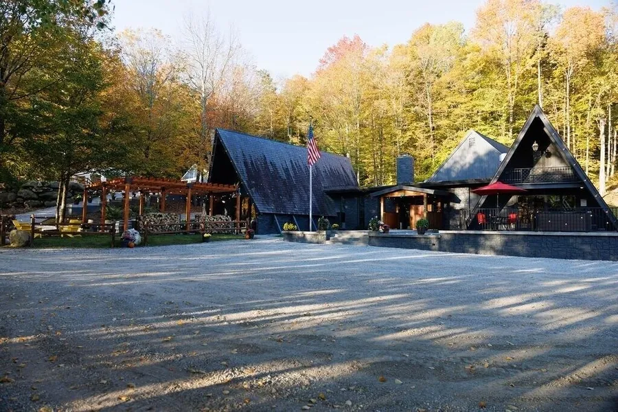 Rent An Inn! Takeover The Birch Ridge W/ Your Group. Mountain Lodge: 11 Rooms, Bar, Fireplace. 28ppl 11 Bedroom Home hotel detail image 6