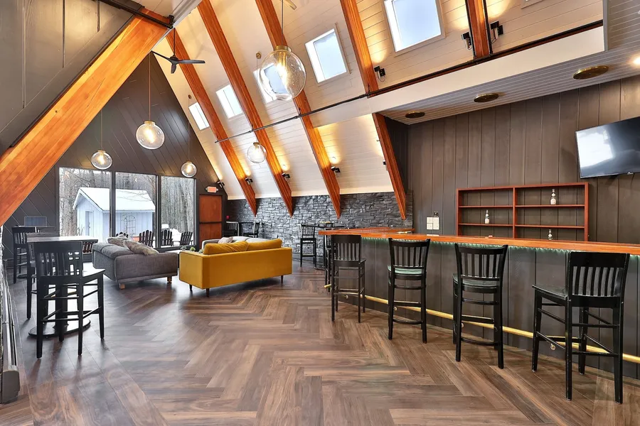 The Birch Ridge: Mission Room #4 - Queen Suite In Killington, Vermont 1 Bedroom Home hotel detail image 6