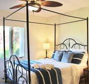 The Brentwood Waterfront Retreat hotel detail image 7