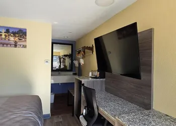 Quality Inn & Suites East Point - Atlanta Area hotel thumbnail 3