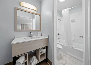 Suburban Studios Daytona Beach - Speedway hotel thumbnail 4