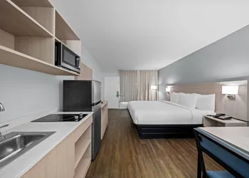 Suburban Studios Daytona Beach - Speedway hotel thumbnail 6
