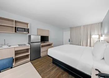 Suburban Studios Daytona Beach - Speedway hotel thumbnail 7