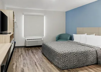 WoodSpring Suites Washington Meadowlands PA hotel thumbnail 3
