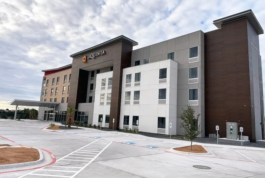 La Quinta Inn & Suites by Wyndham Eagle Pass hotel detail image 6