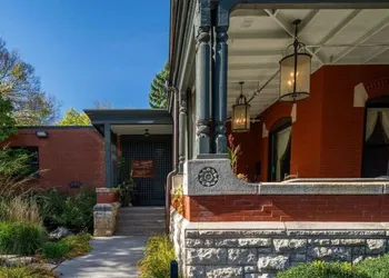 New Victorian Mansion Bed & Breakfast hotel thumbnail 2
