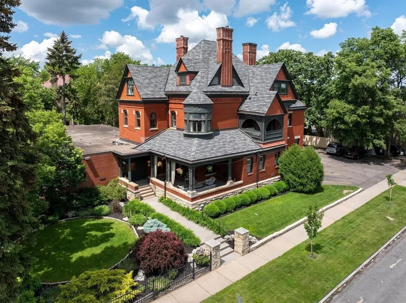 New Victorian Mansion Bed & Breakfast hotel detail image 2